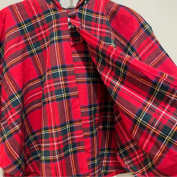 O’Neil of Dublin Hooded Celtic Cape Red Plaid Girls Size Medium - Picture 2 of 6